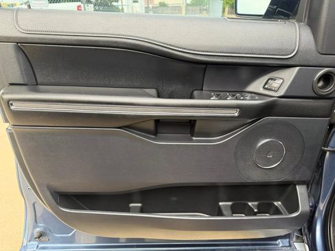 Used 2019 Ford Expedition Max XLT w/ Equipment Group 202A AWD/4WD image 12