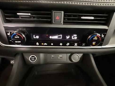 Used 2023 Nissan Rogue SV w/ SV Premium B Package AWD/4WD image 22