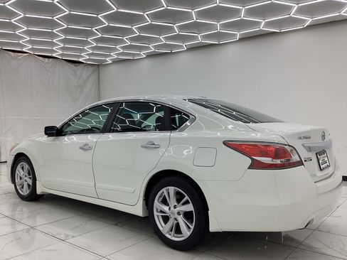 Used 2015 Nissan Altima 2.5 SV FWD image 11
