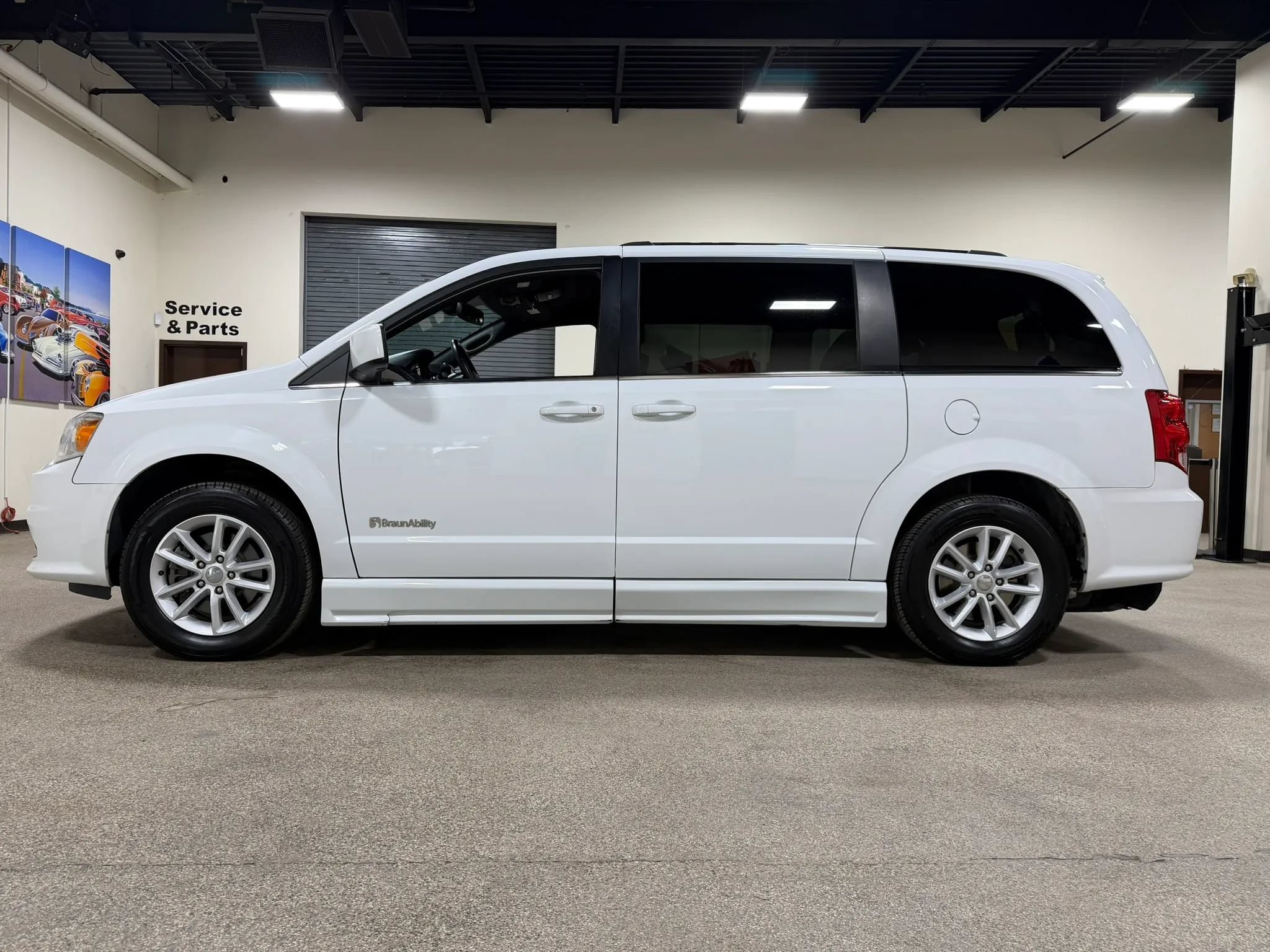 Used 2019 Dodge Grand Caravan SXT FWD image 9