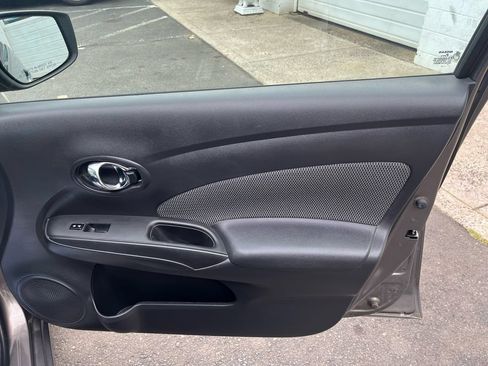 Used 2015 Nissan Versa SV FWD image 14