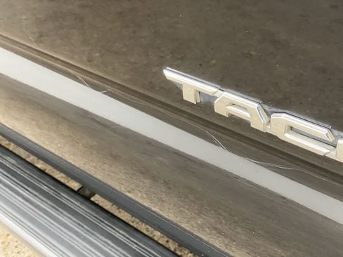 Used 2016 Toyota Tacoma TRD Sport image 30