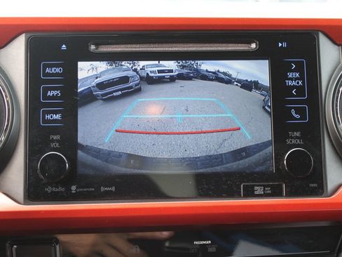 Used 2017 Toyota Tacoma TRD Off-Road image 19