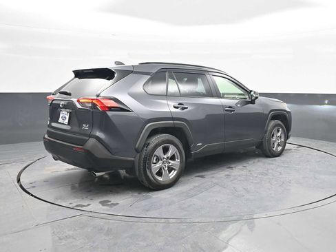 Used 2025 Toyota RAV4 XLE image 8