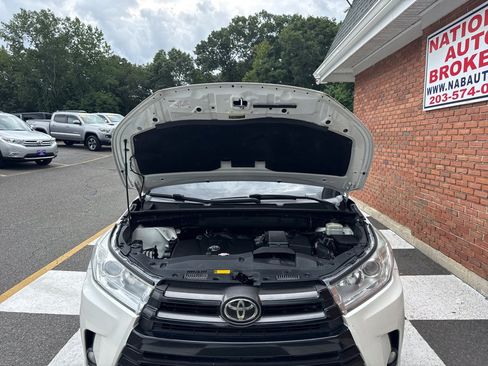 Used 2018 Toyota Highlander XLE AWD/4WD image 36