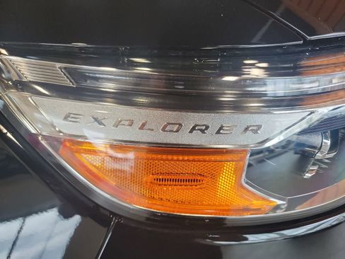 Used 2023 Ford Explorer XLT w/ Equipment Group 202A AWD/4WD image 4