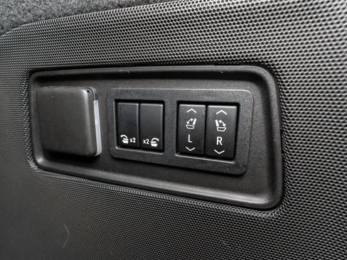 Used 2021 Cadillac Escalade Sport Platinum AWD/4WD image 40