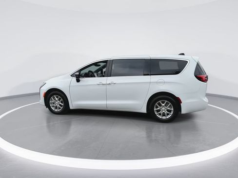 New 2027 Chrysler Pacifica Select FWD image 6