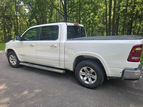 Used 2019 RAM 1500 Laramie AWD/4WD image 3