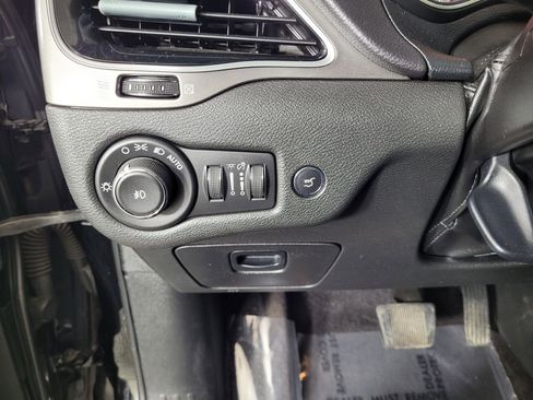 Used 2019 Jeep Cherokee Limited image 14