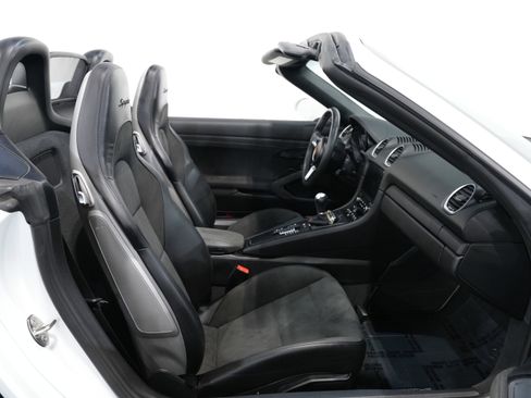 Used 2021 Porsche 718 Boxster Spyder image 35