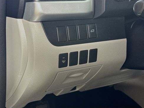 Used 2014 Toyota Highlander Plus FWD image 11