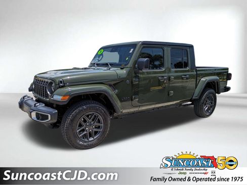 Certified 2024 Jeep Gladiator Sport AWD/4WD image 1