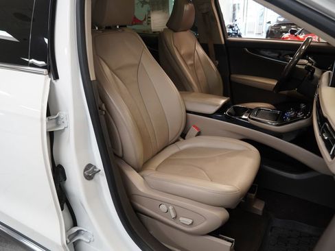 Used 2022 Lincoln Nautilus Reserve AWD/4WD image 27