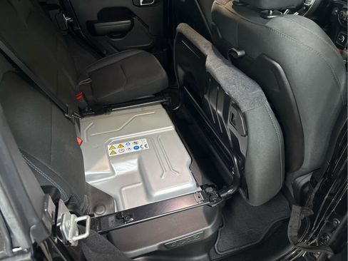 Used 2021 Jeep Wrangler Unlimited Rubicon w/ Cold Weather Group image 44