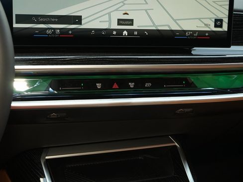 Used 2025 BMW 740i image 13