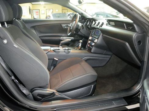Used 2016 Ford Mustang Coupe RWD image 21