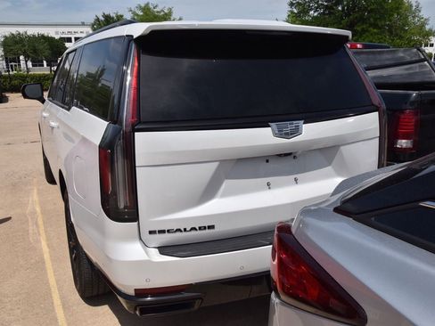 Used 2023 Cadillac Escalade ESV Sport Platinum w/ LPO, ONYX Package AWD/4WD image 6