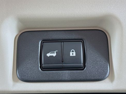 Used 2023 Nissan Ariya AWD image 31