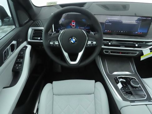 Used 2026 BMW X5 sDrive40i RWD image 11