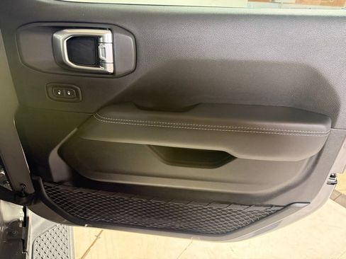 Used 2020 Jeep Gladiator Overland image 16