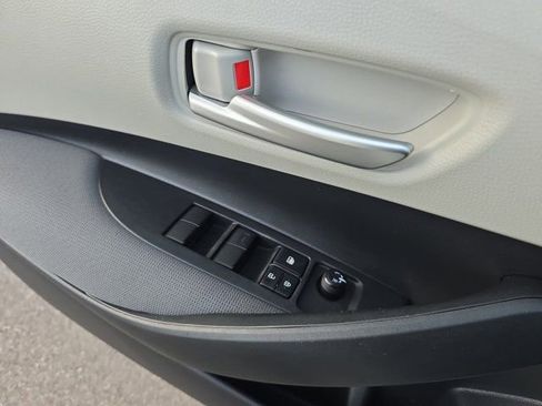 Used 2021 Toyota Corolla LE image 25