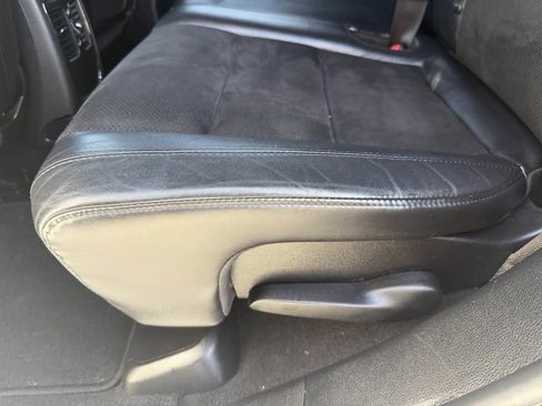 Used 2020 Jeep Grand Cherokee Laredo w/ Laredo X Package RWD image 18