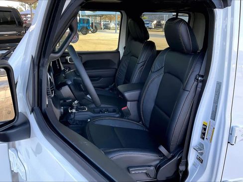 New 2025 Jeep Gladiator Sport image 9