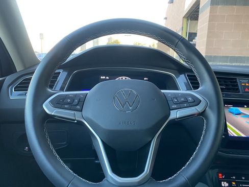 Used 2023 Volkswagen Tiguan SE w/ Panoramic Sunroof Package image 26