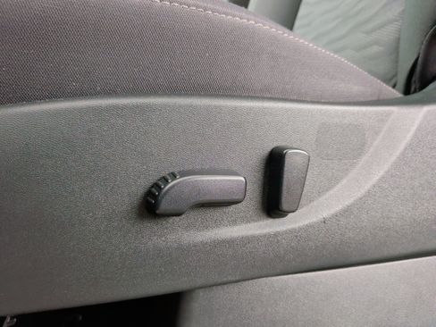Used 2024 Nissan Frontier SV w/ SV Convenience Package RWD image 25