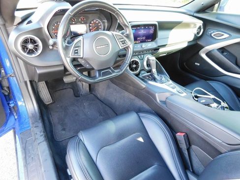 Used 2019 Chevrolet Camaro LT w/ Technology Package image 18