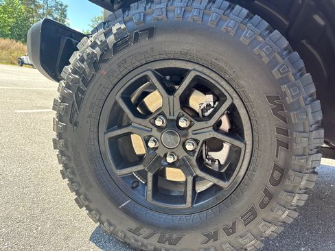 Used 2025 Jeep Wrangler Willys AWD/4WD image 12