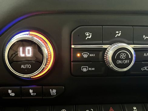 Used 2021 GMC Sierra 1500 AT4 w/ AT4 Premium Package AWD/4WD image 5
