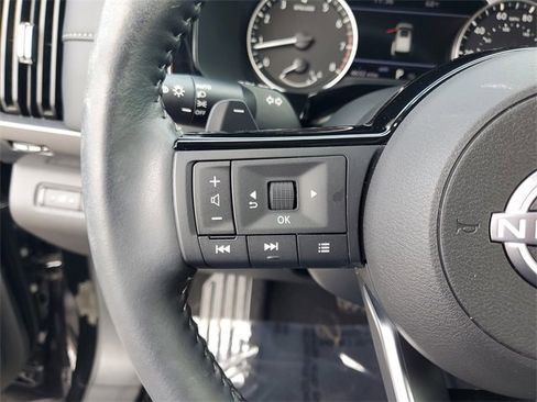 Used 2024 Nissan Pathfinder SL image 16