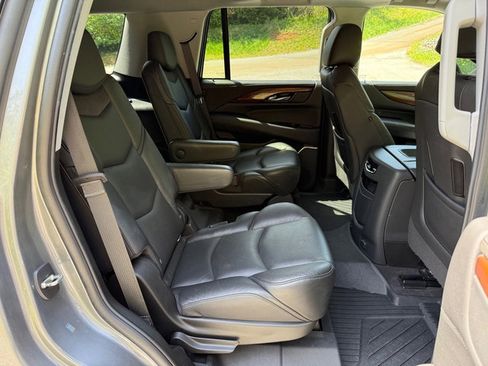 Used 2020 Cadillac Escalade Luxury AWD/4WD image 27