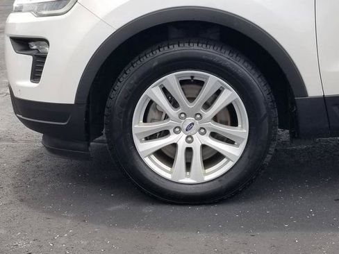Used 2018 Ford Explorer XLT w/ Equipment Group 202A AWD/4WD image 27