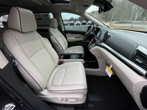 New 2026 Honda Odyssey Touring image 32