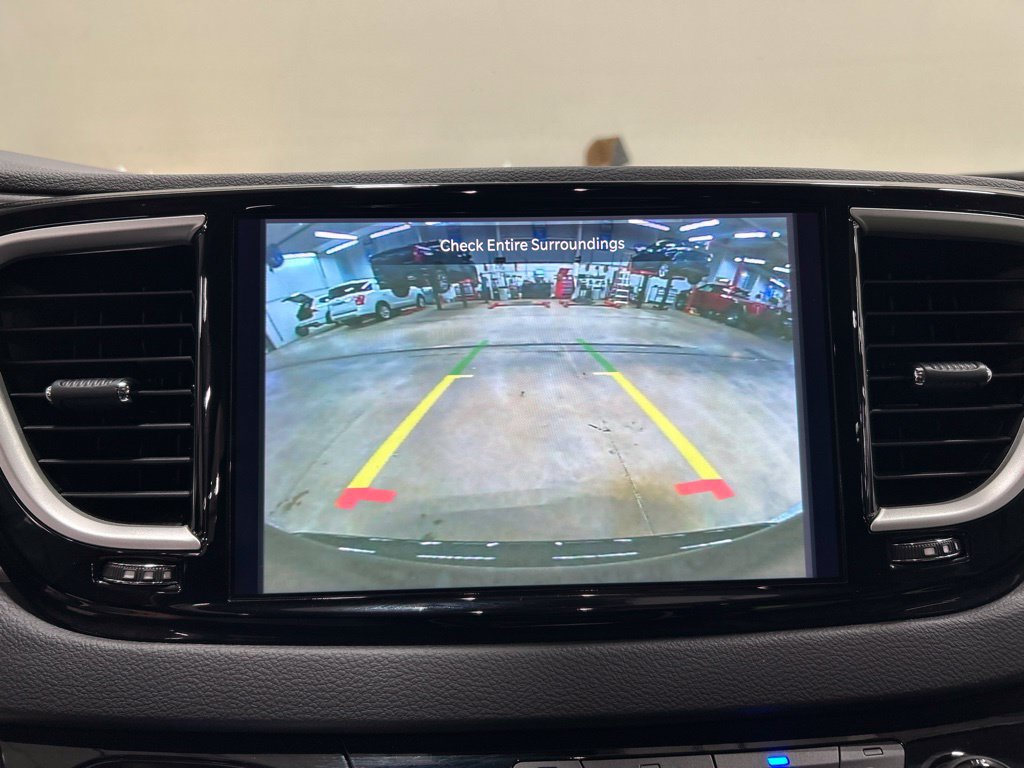 Used 2023 Chrysler Pacifica Touring-L FWD image 20
