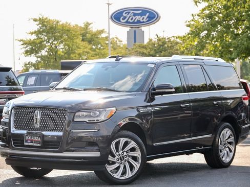 Used 2024 Lincoln Navigator Reserve AWD/4WD image 2