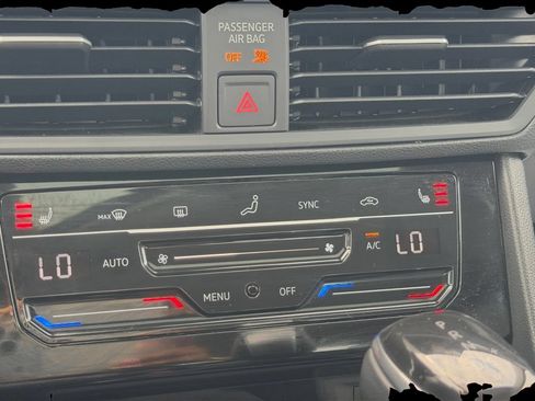 Used 2025 Volkswagen Jetta SE FWD image 16
