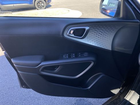 Certified 2023 Kia Soul LX image 18