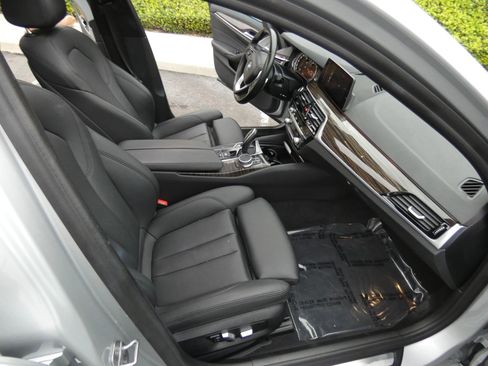 Used 2019 BMW 530i w/ Convenience Package image 24