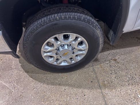 Used 2023 Chevrolet Silverado 2500 LT image 12