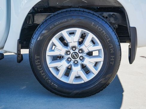 Used 2022 Nissan Frontier SV image 6