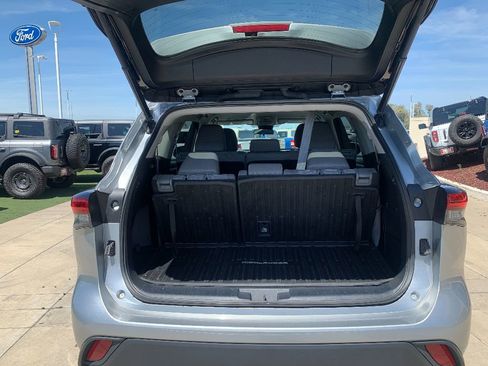 Used 2023 Toyota Highlander LE image 34