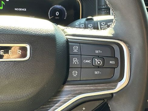 Used 2023 Jeep Wagoneer Series II image 25