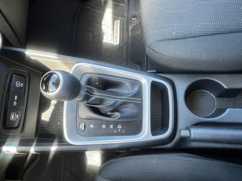 Used 2025 Hyundai Venue SE FWD image 25