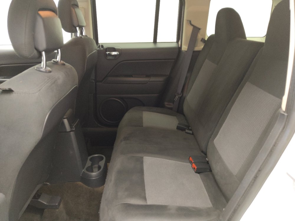 Used 2016 Jeep Patriot Latitude FWD image 18