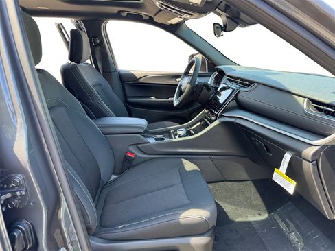 New 2025 Jeep Grand Cherokee L Laredo w/ Luxury Tech Group I image 15