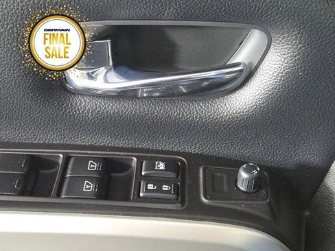 Used 2020 Nissan Titan SL w/ Moonroof Package image 25